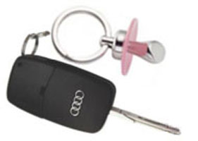 Announce pregnancy with  car keys